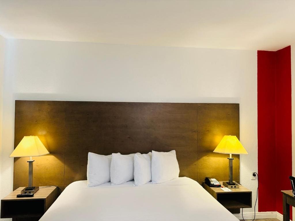 King Room with Balcony - Non-Smoking room - Image 1
