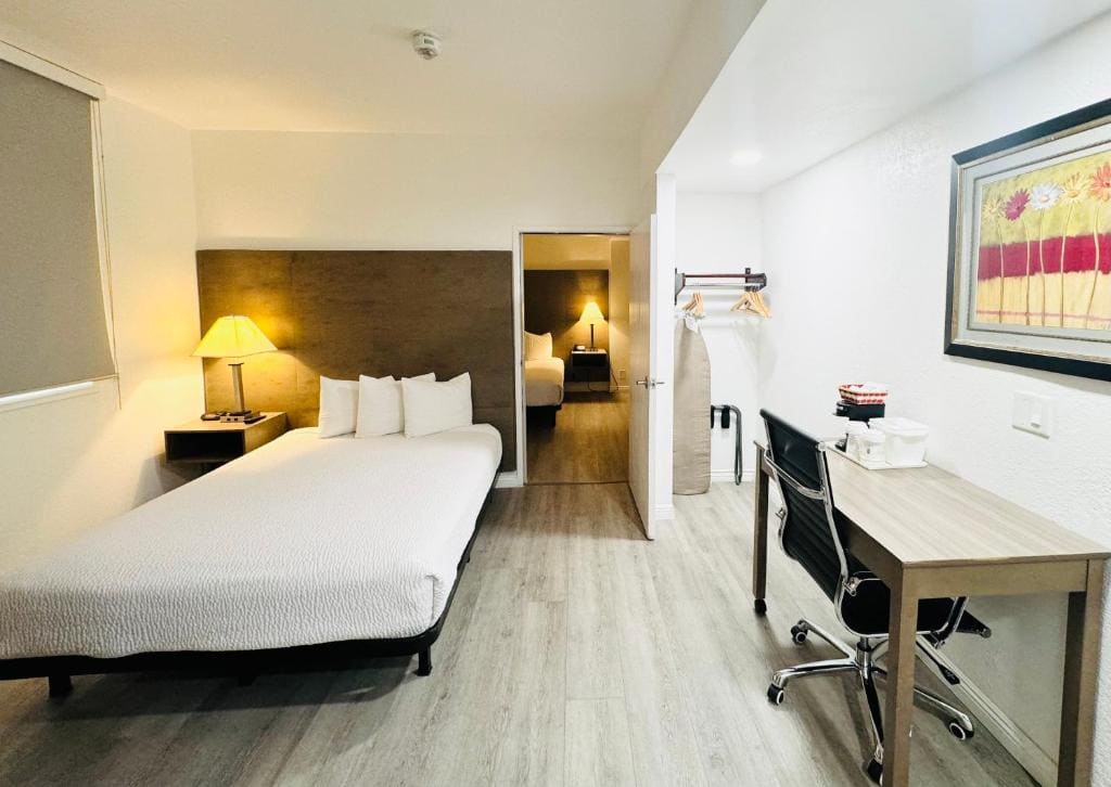 2 Queen Beds, One-Bedroom, Mobility/Hearing Impaired Accessible, Non-Smoking room - Image 2