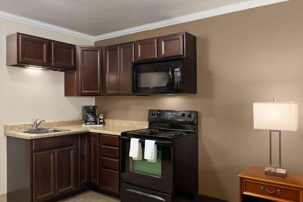 King Studio Suite - Non-Smoking room - Image 1
