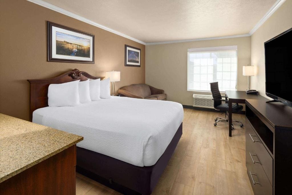 Queen Room - Disability Access/Non-Smoking room - Image 1