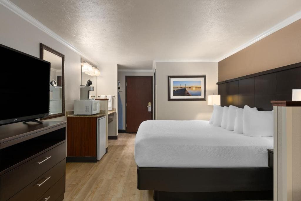 King Room - Non-Smoking room - Image 2