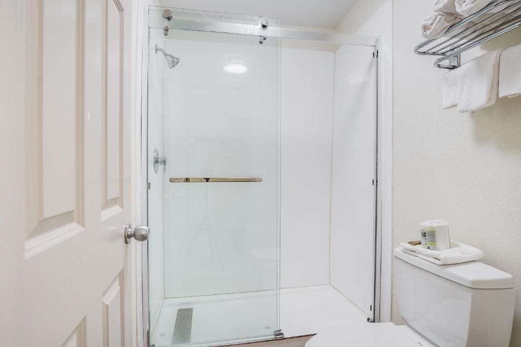 King Studio Suite - Non-Smoking room - Image 3