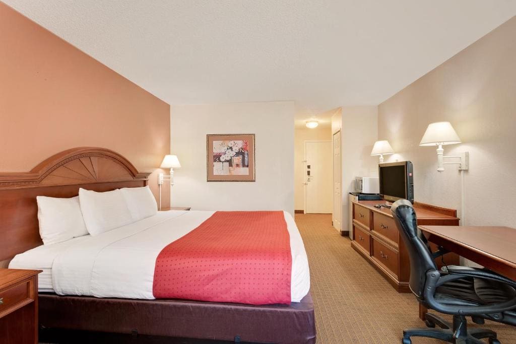 King Room - Disability Access/Non-Smoking room - Image 1