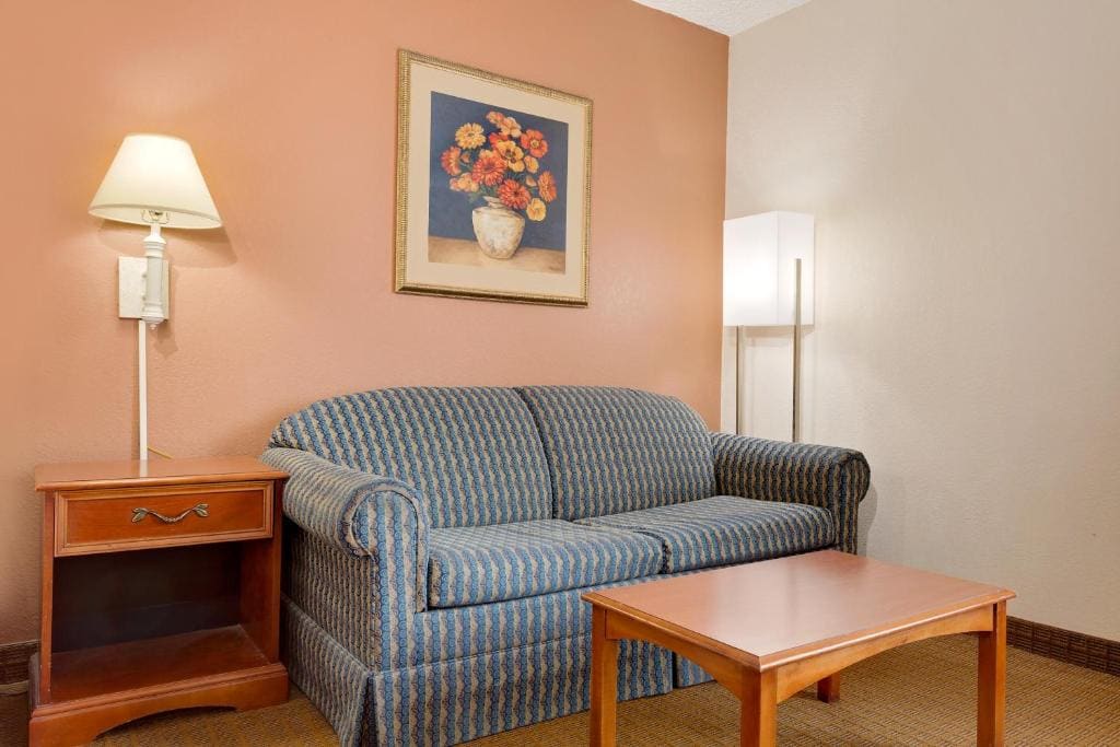 King Room - Non-Smoking room - Image 2