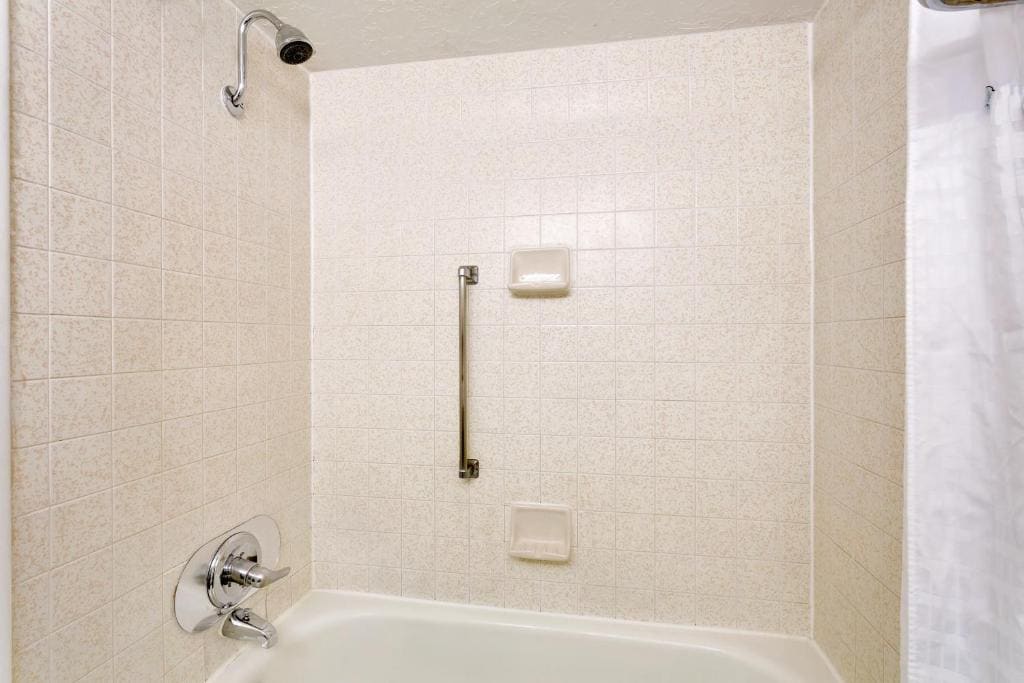 King Room - Non-Smoking room - Image 3