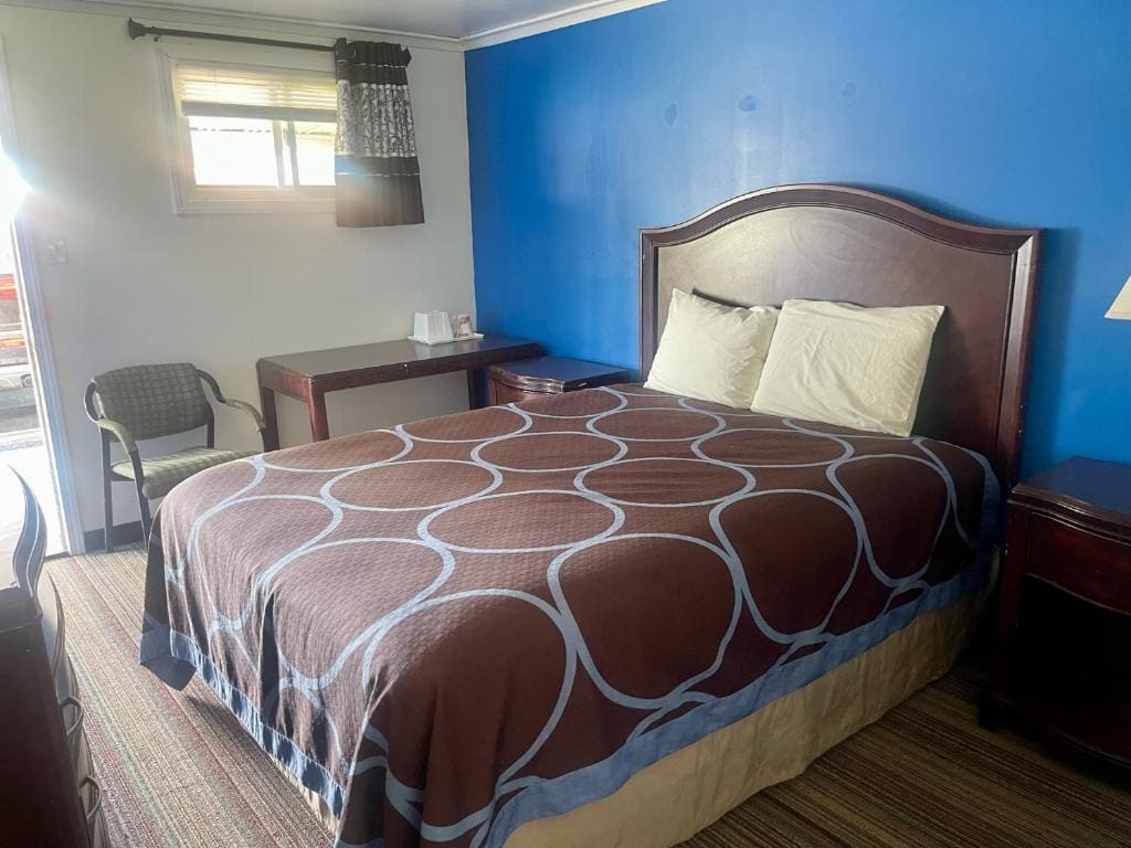 Standard Queen Room - Non-Smoking room - Image 1