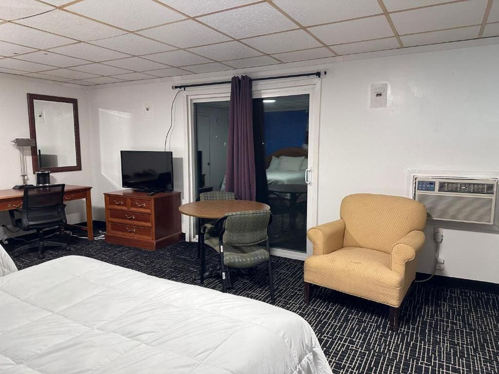 Double Room with Two Double Beds - Non-Smoking room - Image 1