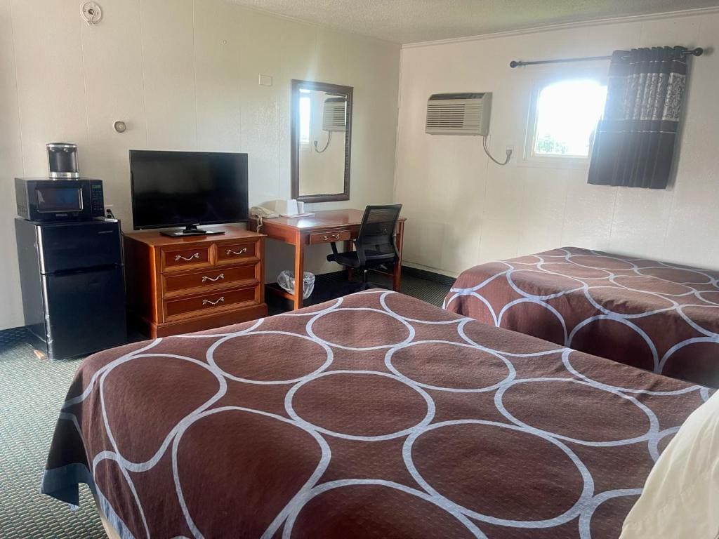 Standard Queen Room with Two Queen Beds - Non-Smoking room - Image 1