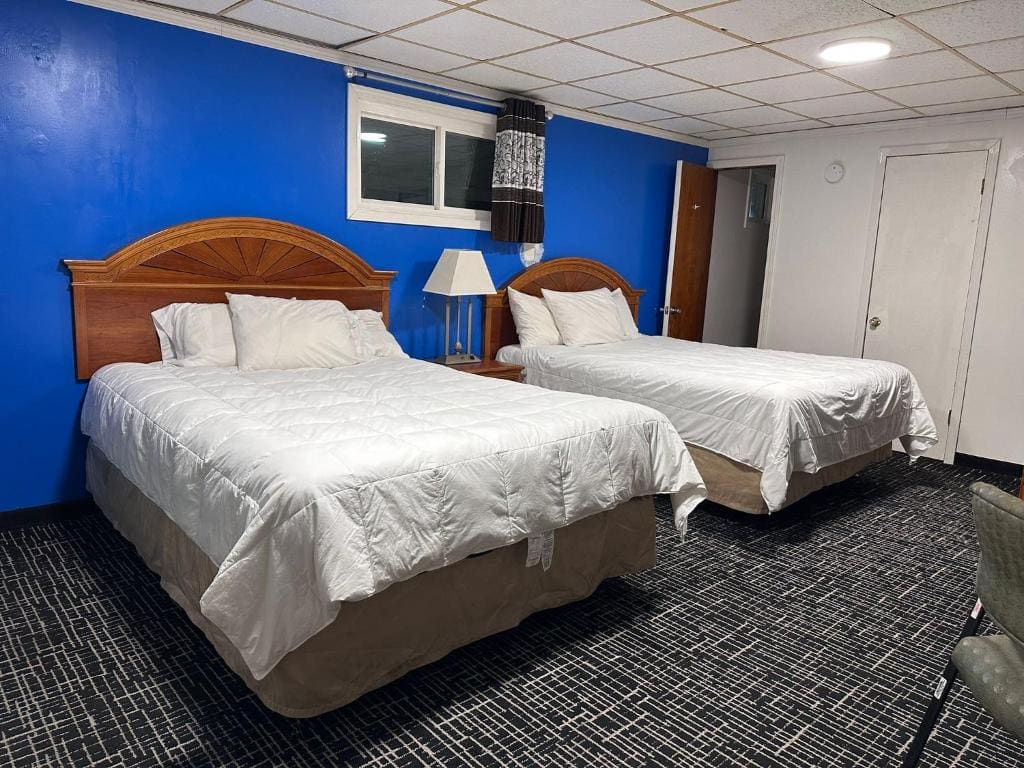 Double Room with Two Double Beds - Smoking room - Image 2