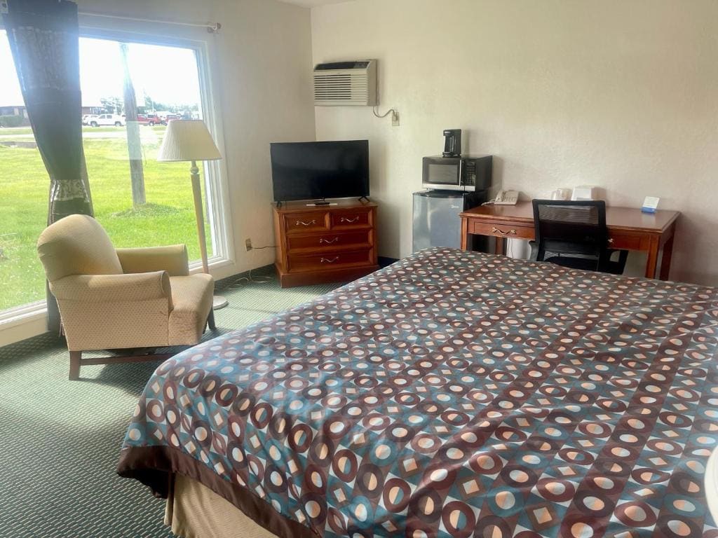Standard King Room - Non-Smoking room - Image 3