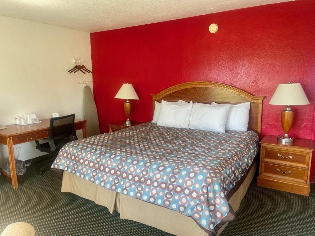 Standard King Room - Non-Smoking room - Image 2
