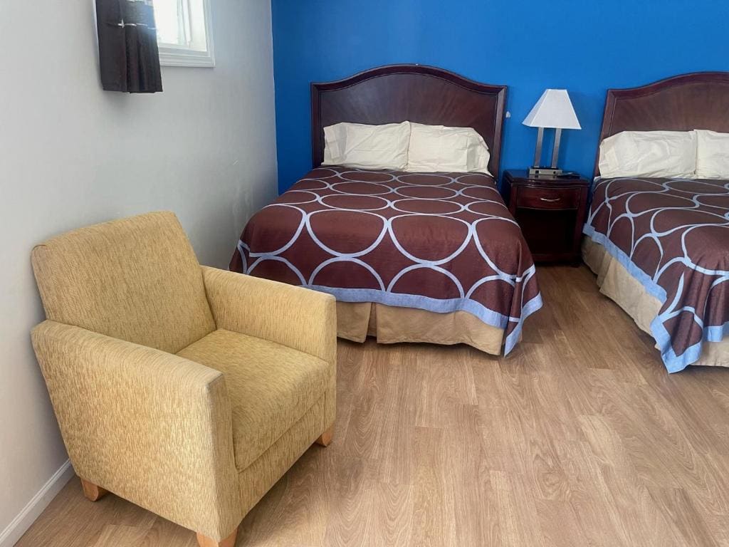 Double Room with Two Double Beds - Smoking room - Image 1