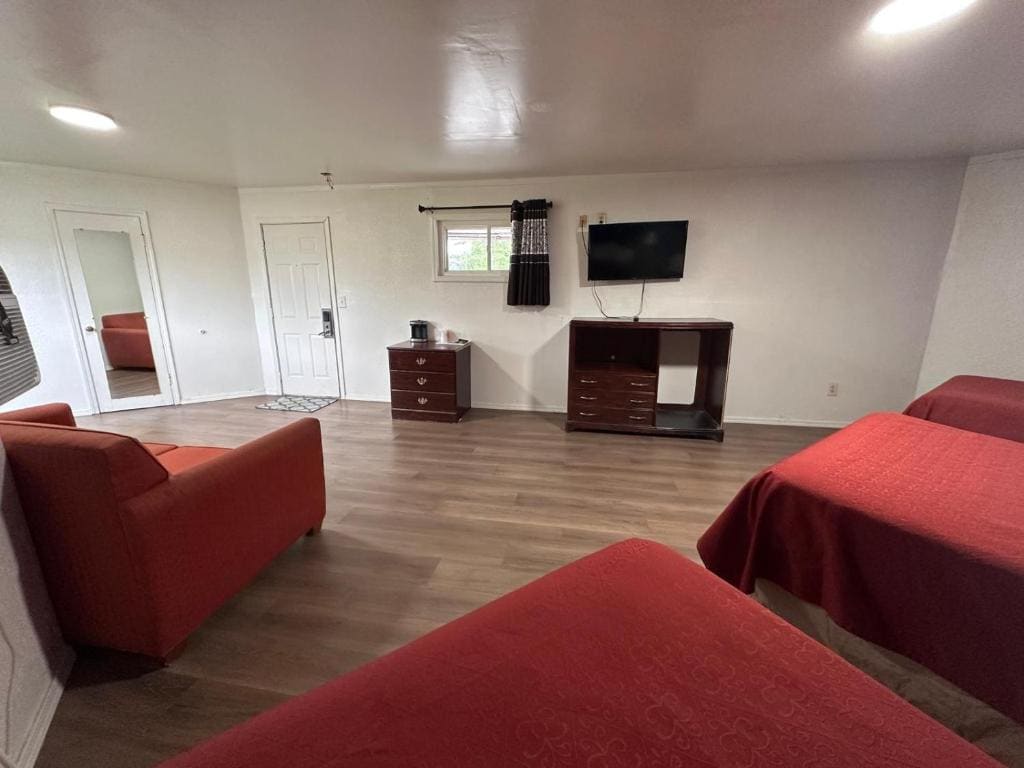 Family Room - Smoking room - Image 2