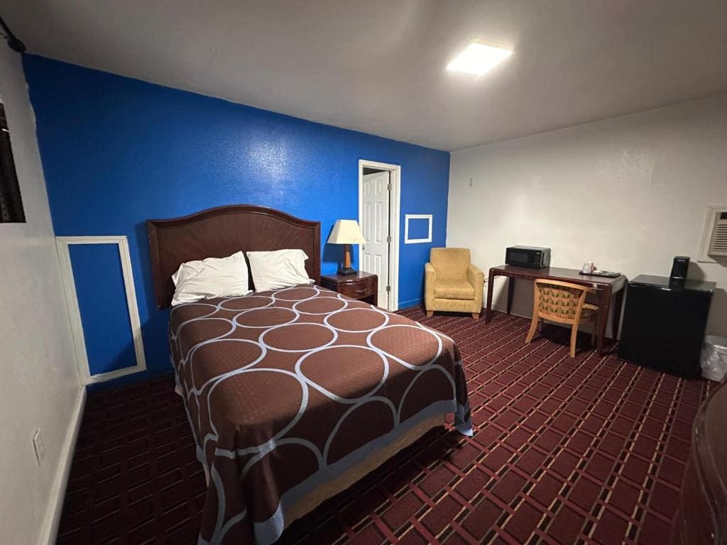 Standard Queen Room - Non-Smoking room - Image 3