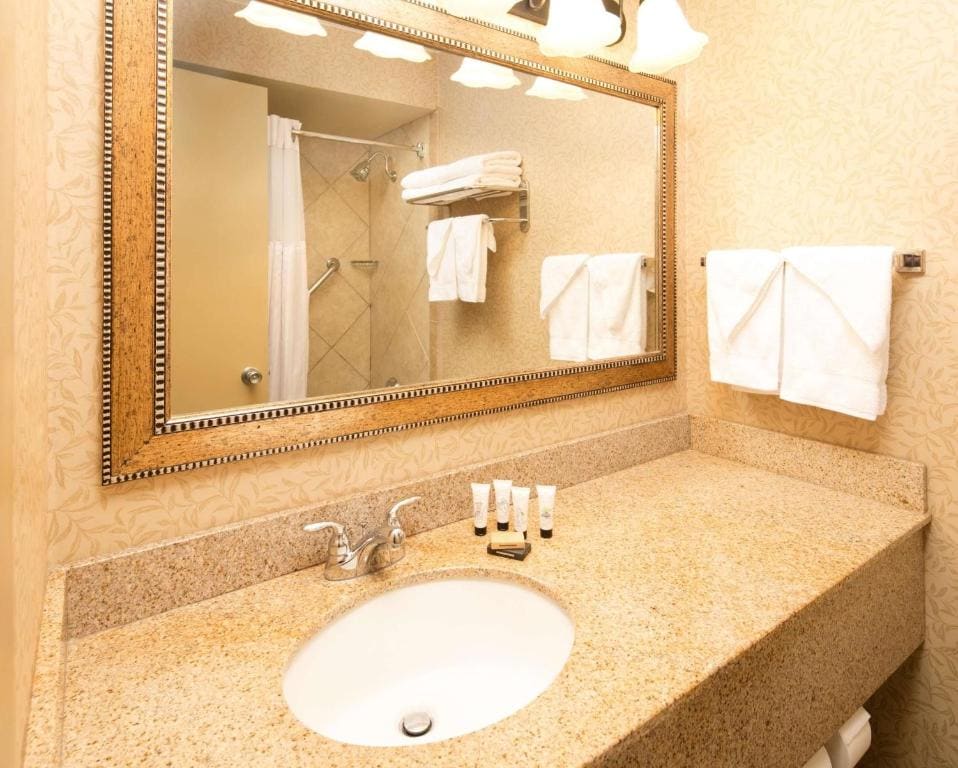 Standard King Room room - Image 3