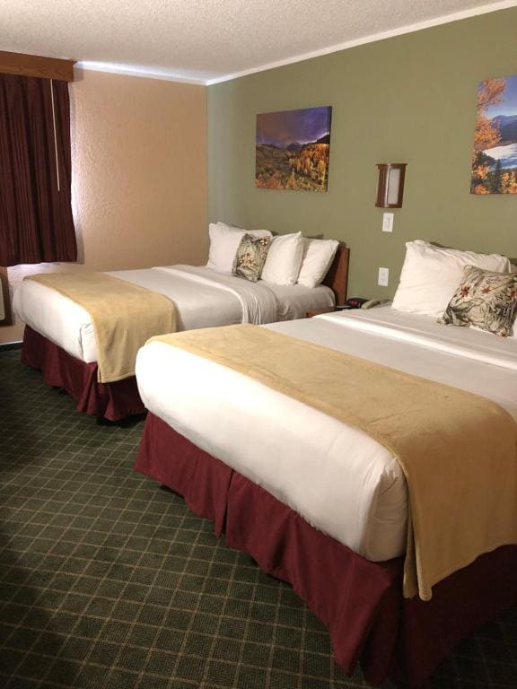 Queen Room with Two Queen Beds - Non-Smoking room - Image 1