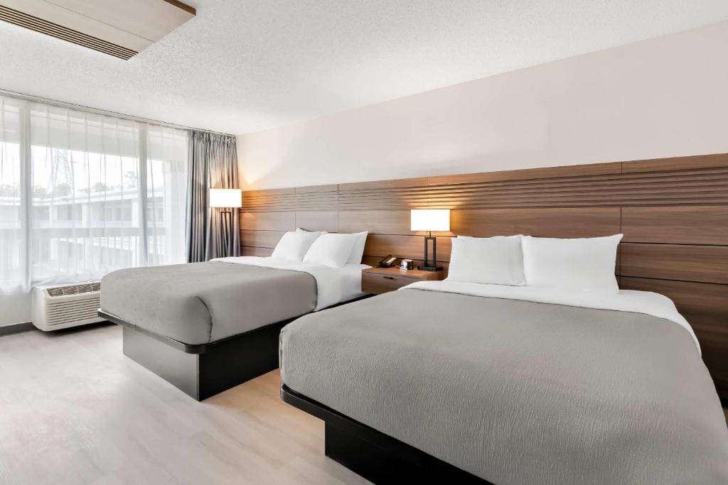 Quadruple Room with Two Queen Beds - Non Smoking room - Image 1