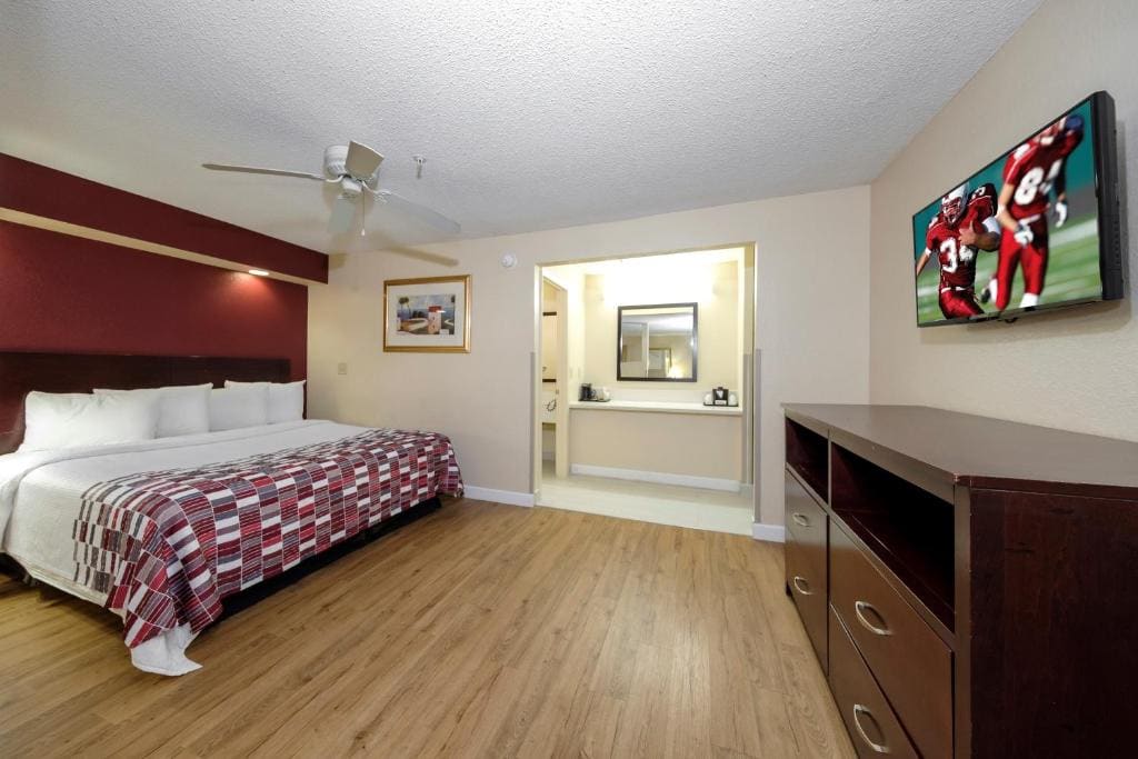 Superior King Room Poolside Non-Smoking room - Image 1