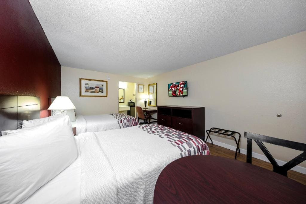 Deluxe Room with Two Double Beds Non-Smoking room - Image 3