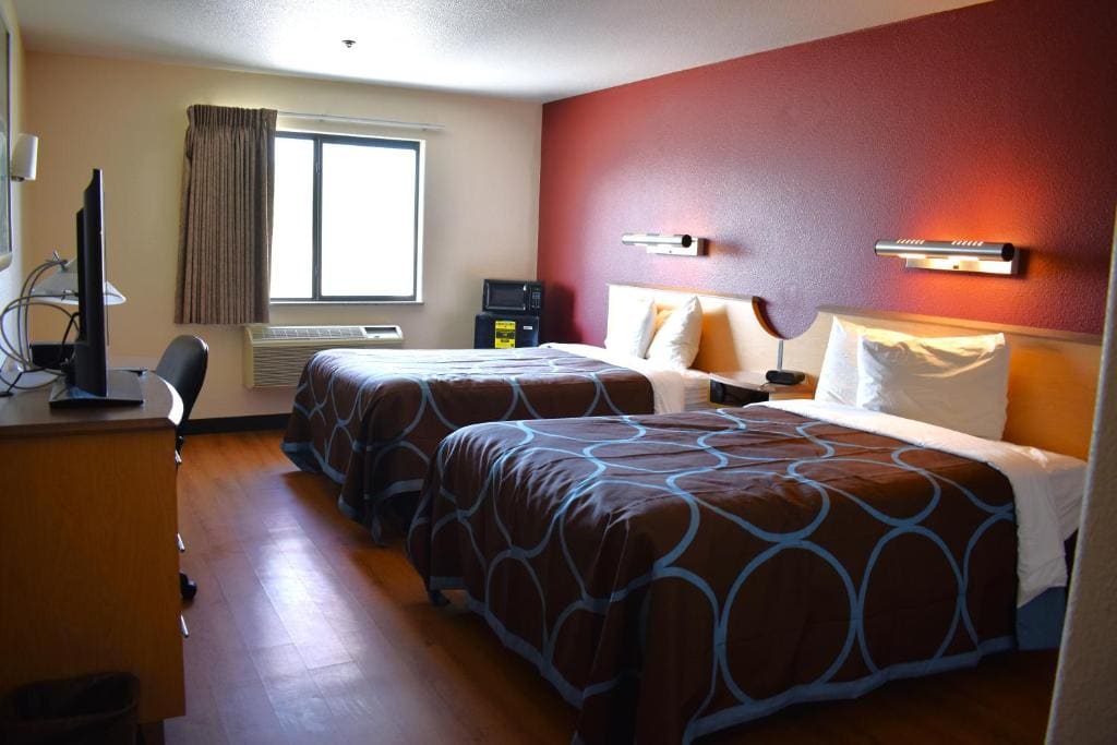 Double Room with Two Double Beds and Bath Tub - Mobility Accessible/Non-Smoking room - Image 3