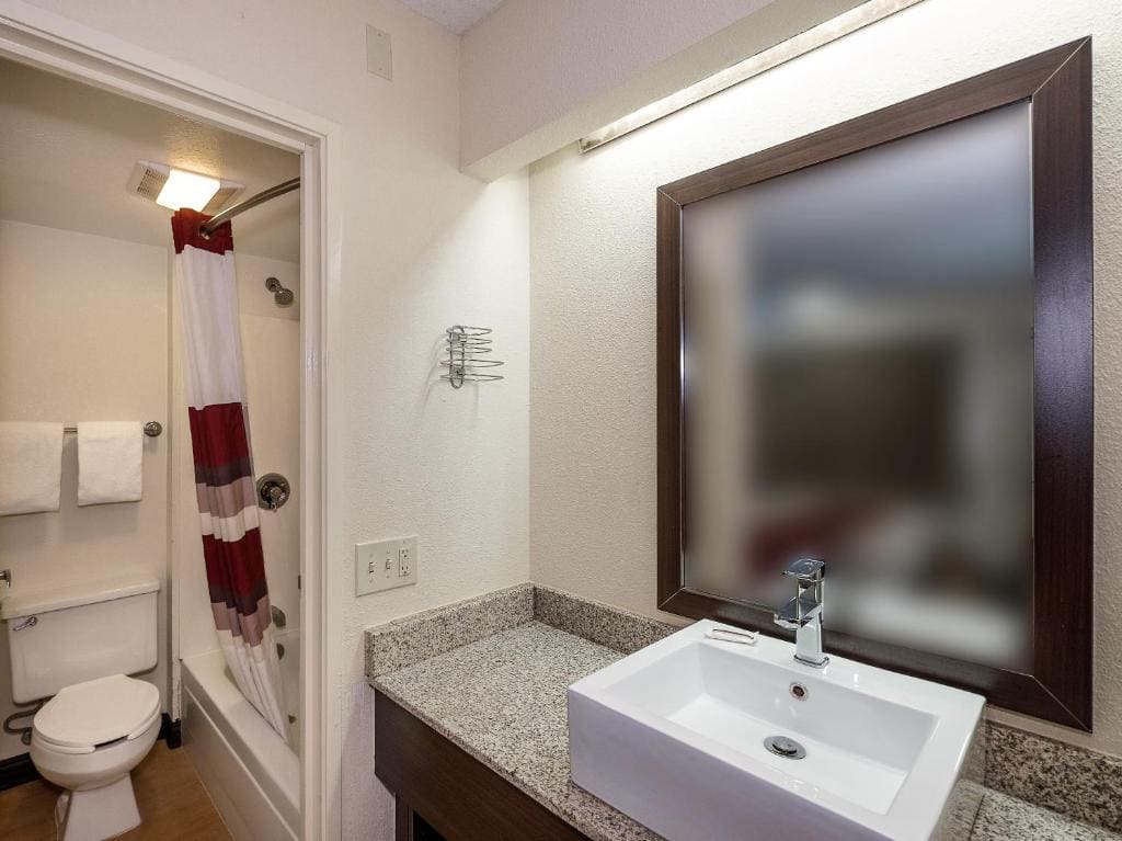 Superior King Room Second Floor Non-Smoking room - Image 3