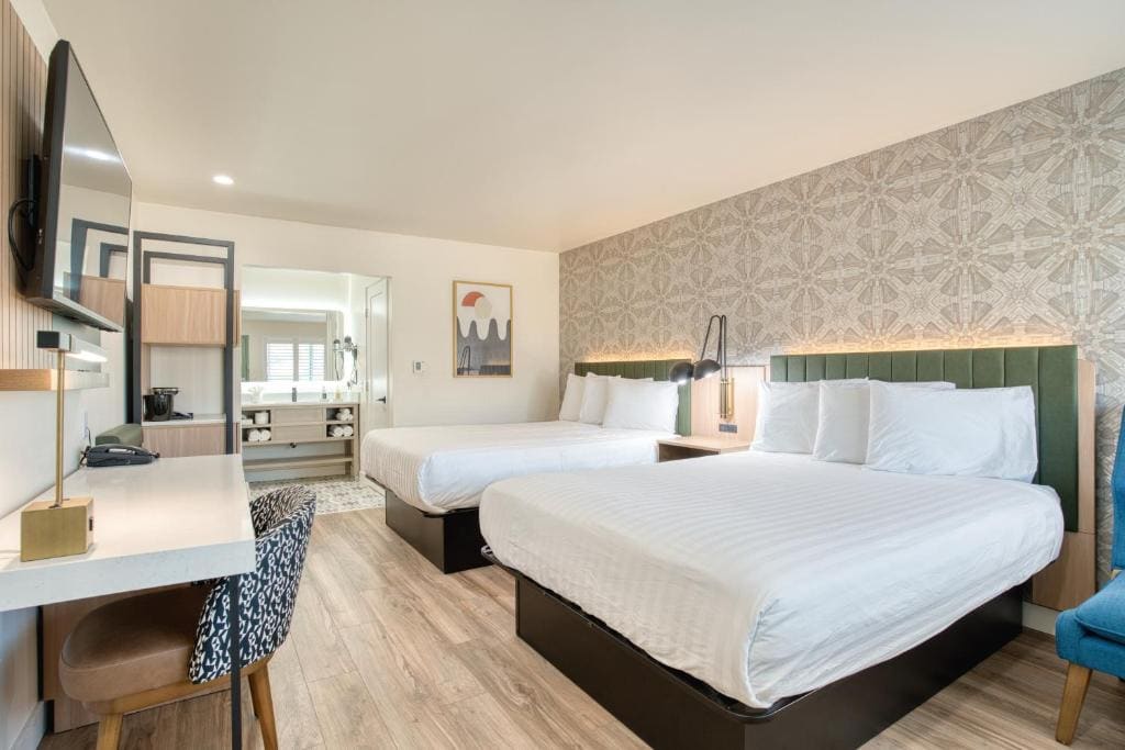 Deluxe Family Suite room - Image 3