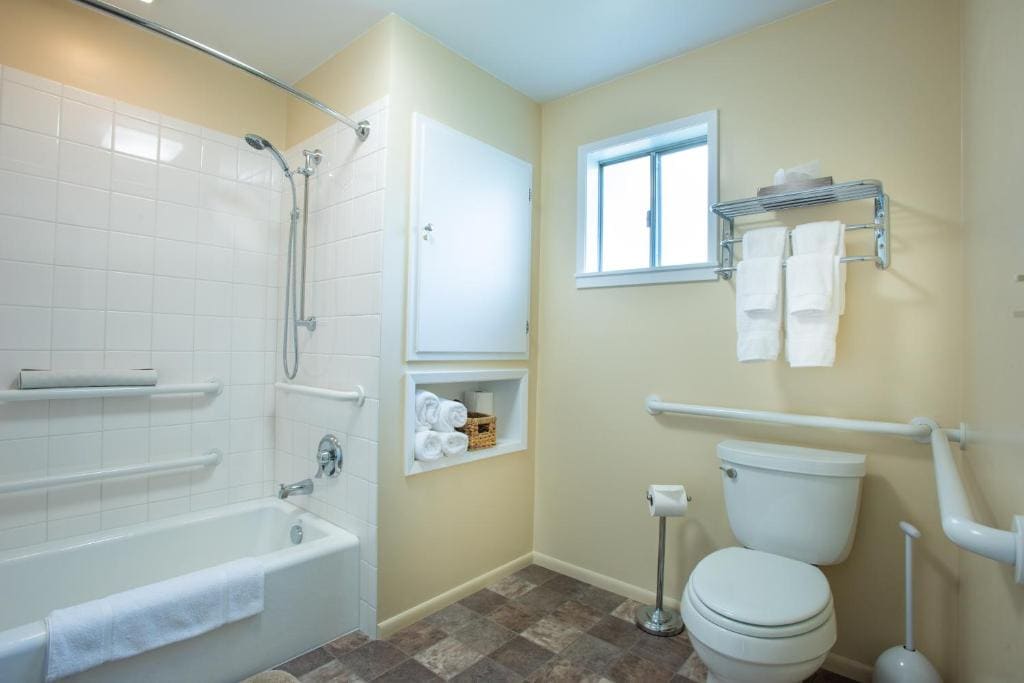 Two Queen Suite room - Image 3