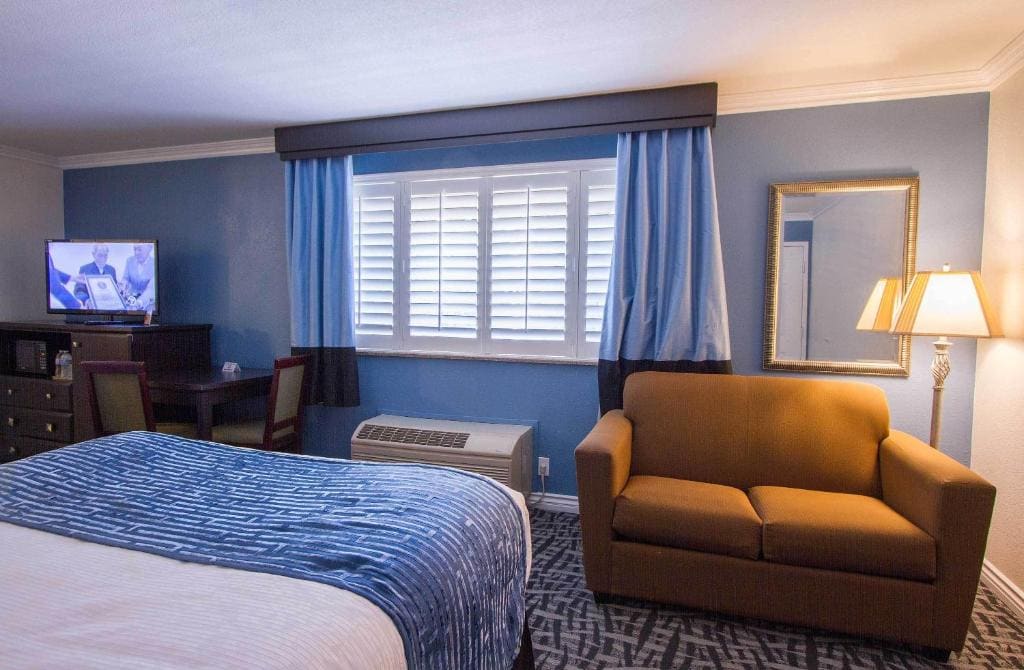 Queen Room with Two Queen Beds and Sofa Bed room - Image 1