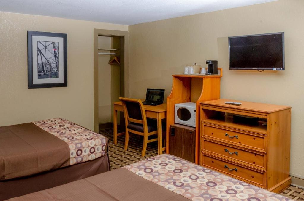 Double Room with Two Double Beds - Non-Smoking room - Image 3