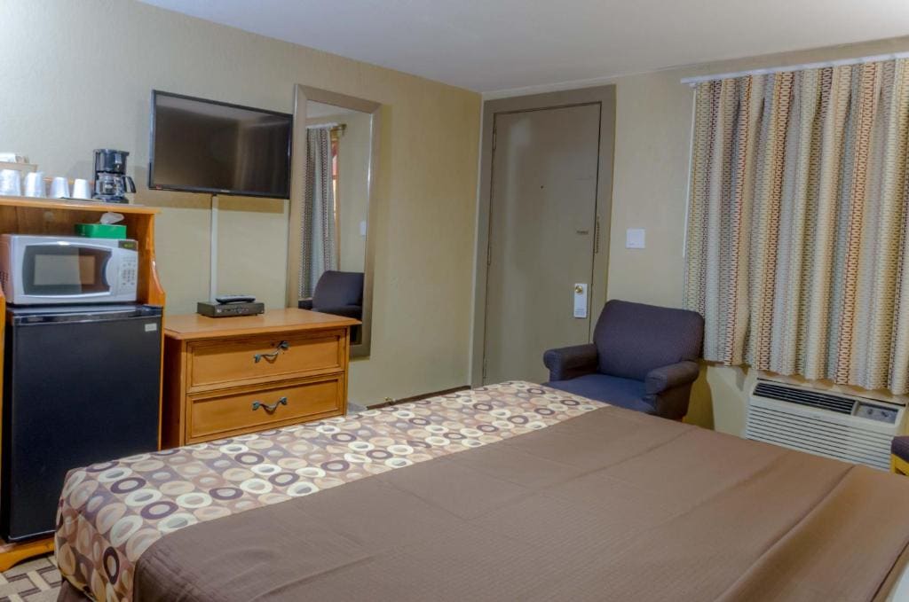 King Room - Non-Smoking room - Image 2