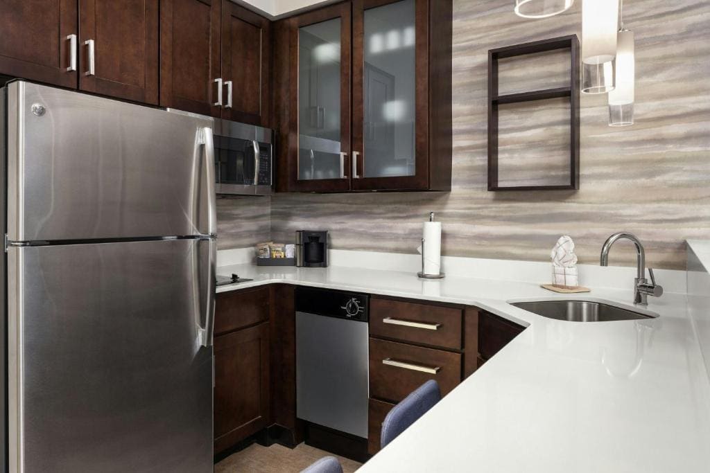 One-Bedroom King Suite with Sofa Bed - Hearing Accessible room - Image 2