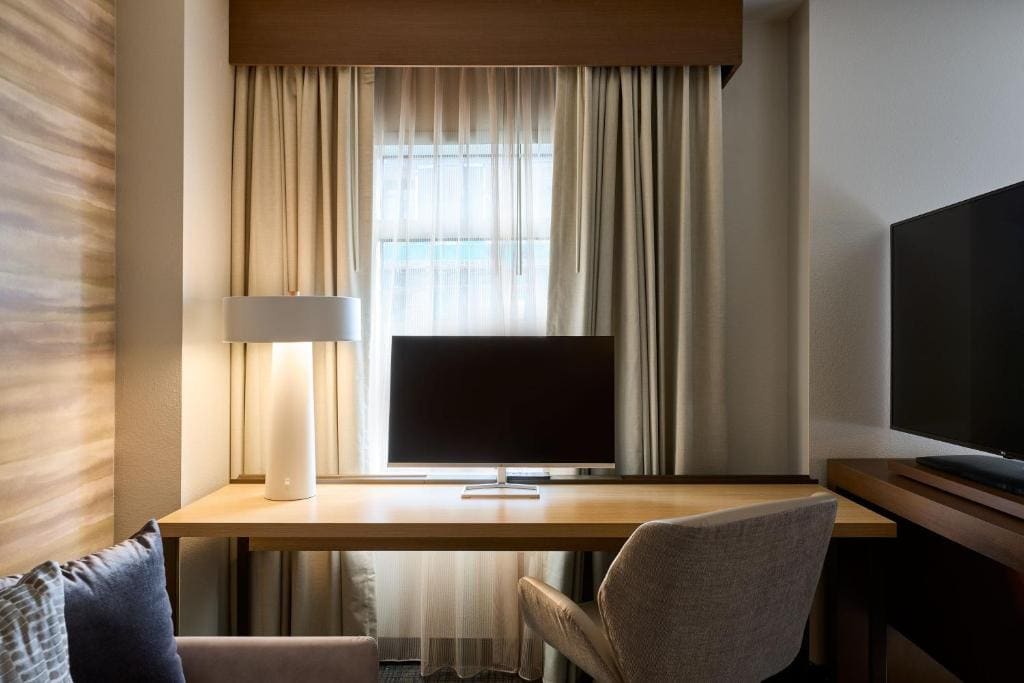 Business Class Studio with King and Sofa Bed - High Floor room - Image 1