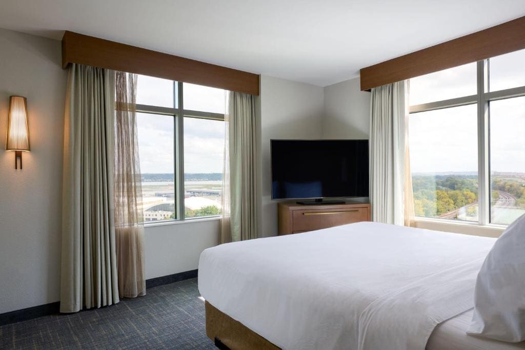 One-Bedroom King Suite with Sofa Bed - City View room - Image 1