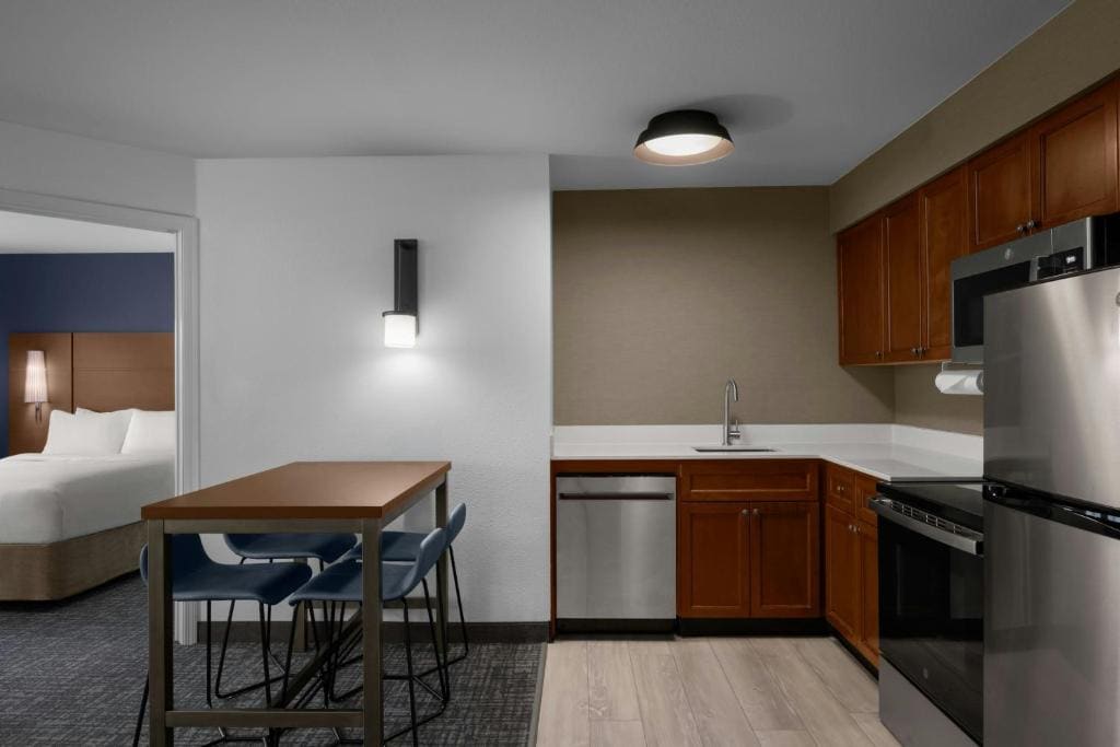 Two-Bedroom Suite with Fireplace - Hearing Accessible room - Image 2