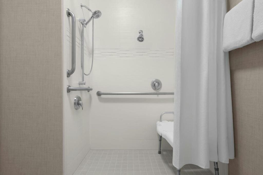 One-Bedroom Queen Suite with Sofa Bed and Roll-in Shower - Mobility and Hearing Accessible room - Image 3