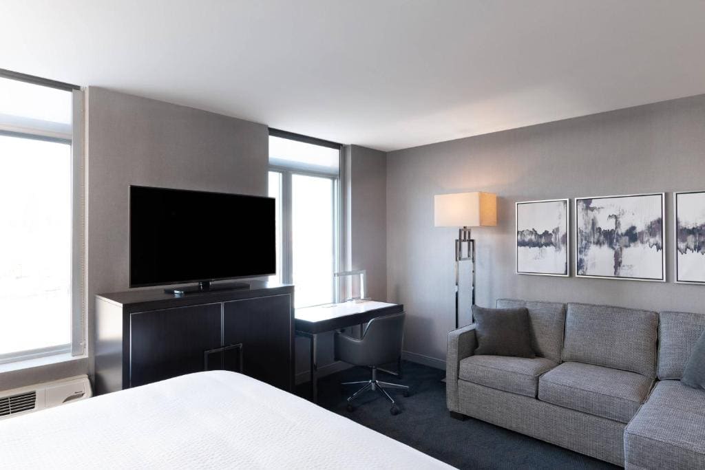 King Studio with Sofa Bed room - Image 3
