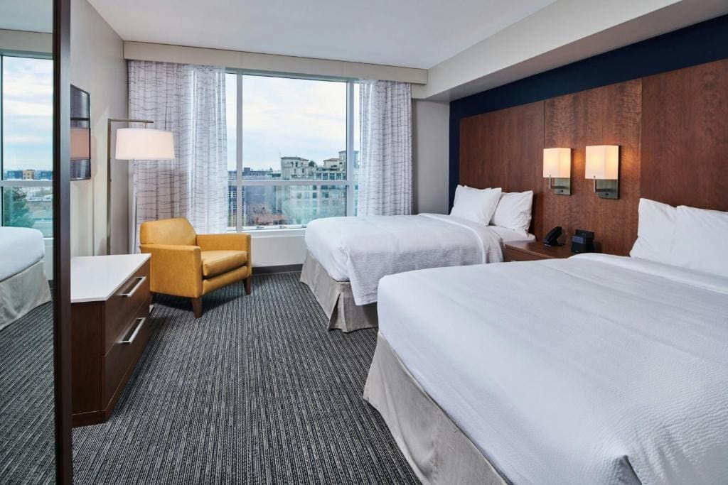 1 Bedroom Suite with 2 Queen Beds, Sofa bed, City View room - Image 1