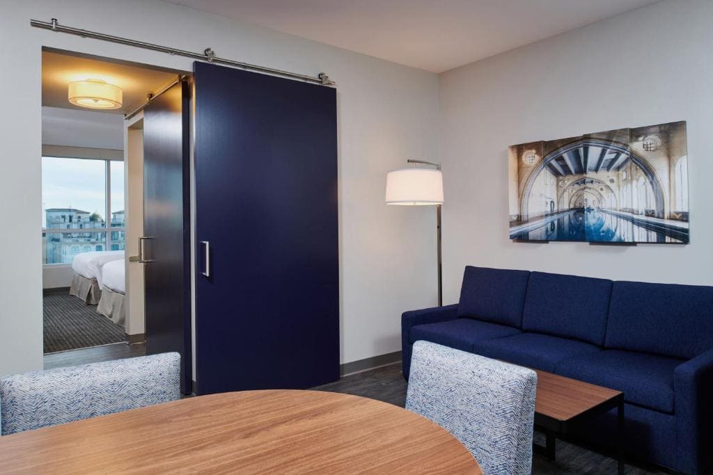 1 Bedroom Suite with 2 Queen Beds, Sofa bed, City View room - Image 3