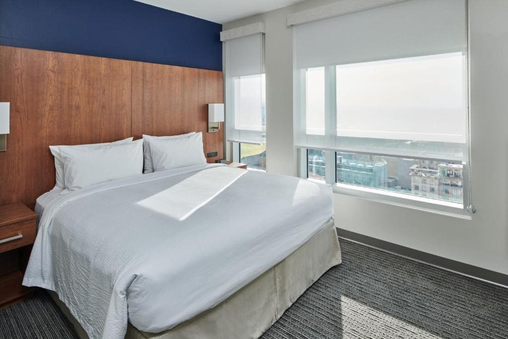 1 Bedroom Suite, 1 King, Sofa bed, City view (Mobility Accessible w/Tub) room - Image 2