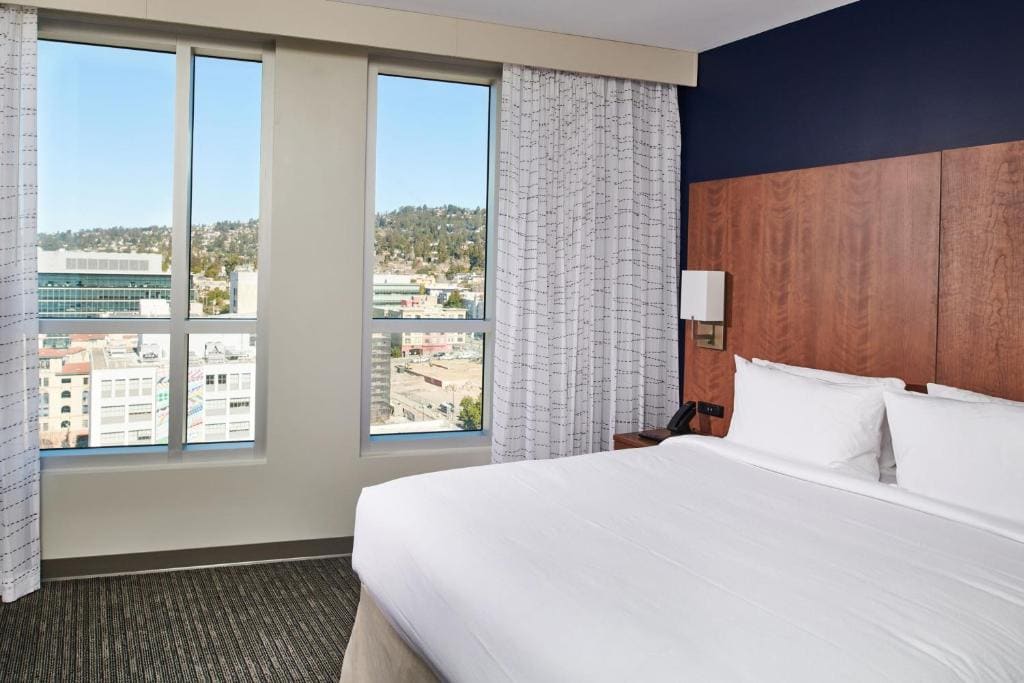 1 Bedroom Suite, 1 King, Sofa bed, Bay view (Mobility Accessible w/Tub) room - Image 2