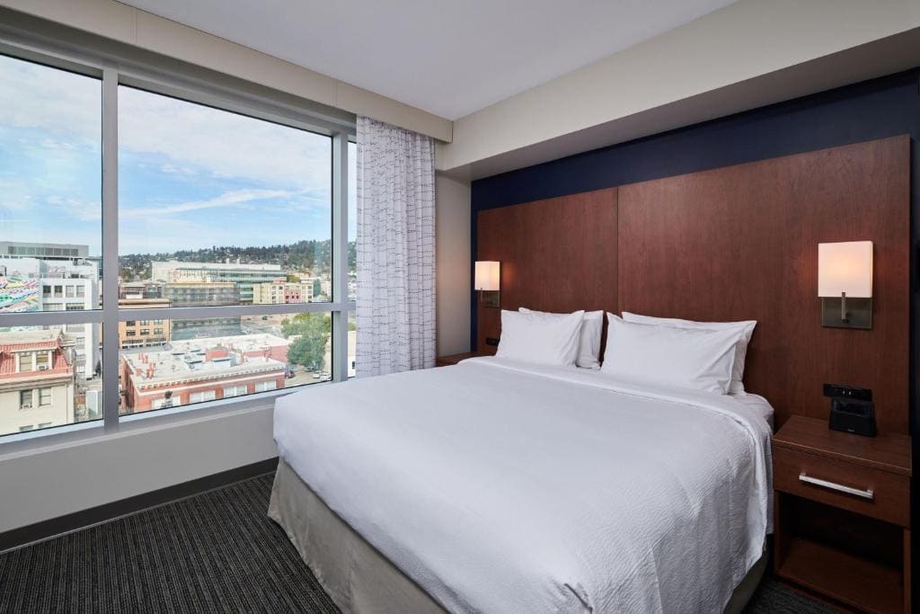 1 Bedroom Suite with 1 King Bed, Sofa bed, Partial Bay View room - Image 1