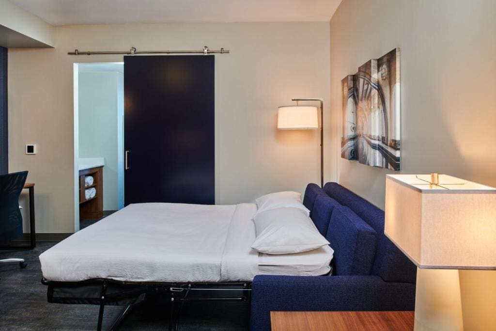 1 Bedroom Suite, 1 King, Sofa bed, Bay view (Mobility Accessible w/Tub) room - Image 1