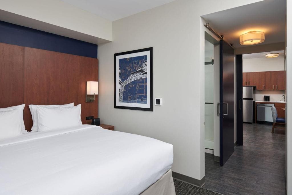 One-Bedroom King Suite with Sofa Bed and Roll-In Shower - Mobility and Hearing Accessible room - Image 1