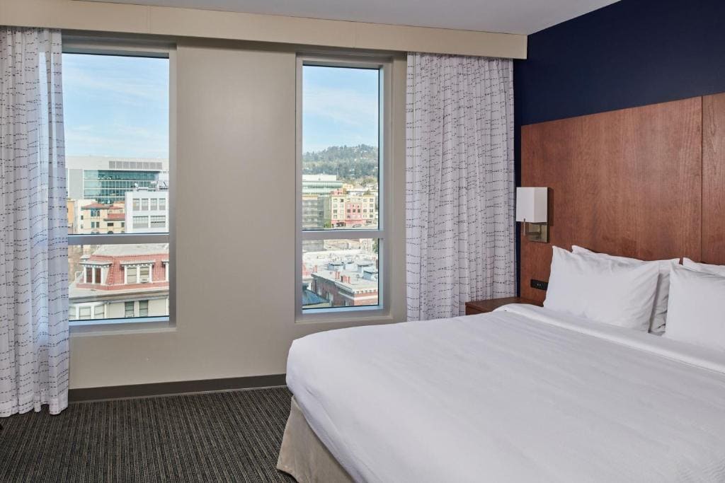 1 Bedroom Suite with 1 King Bed, Sofa bed, City View room - Image 3