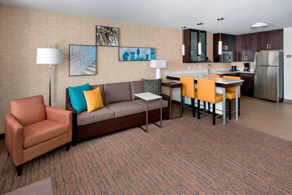 Queen Studio with Sofa Bed room - Image 3