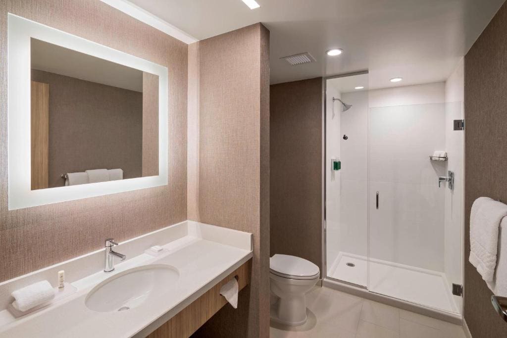 Two-Bedroom Apartment with King and Queen Bed and Sofa Bed room - Image 2