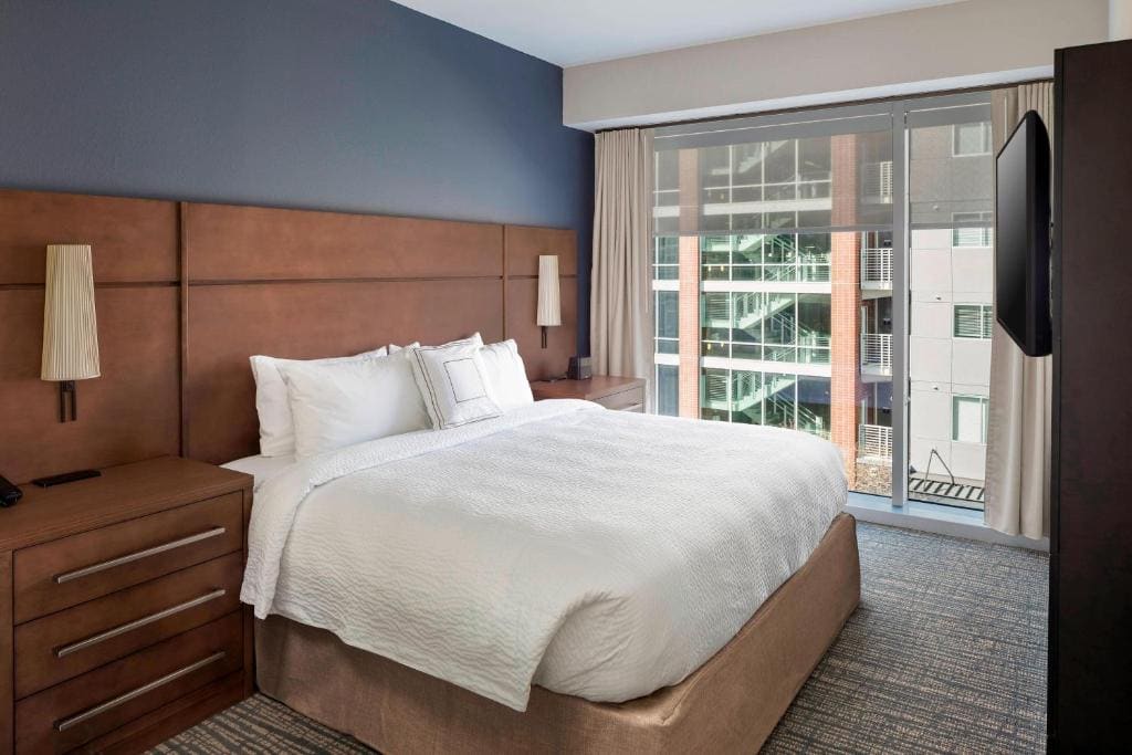 Two-Bedroom Apartment with King and Queen Bed and Sofa Bed room - Image 1