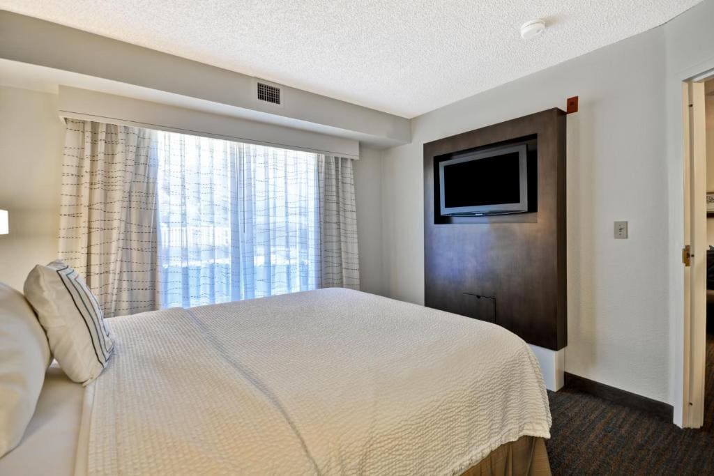 One-Bedroom Queen Suite with Sofa Bed room - Image 2