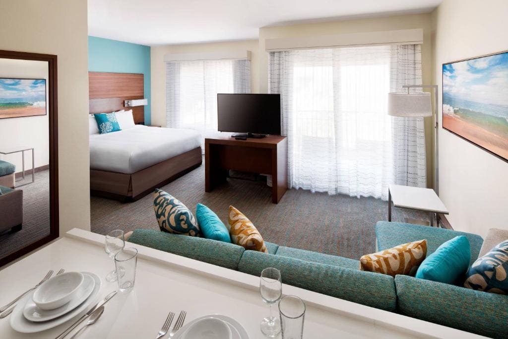King Studio with Sofa Bed - Hearing Accessible room - Image 2