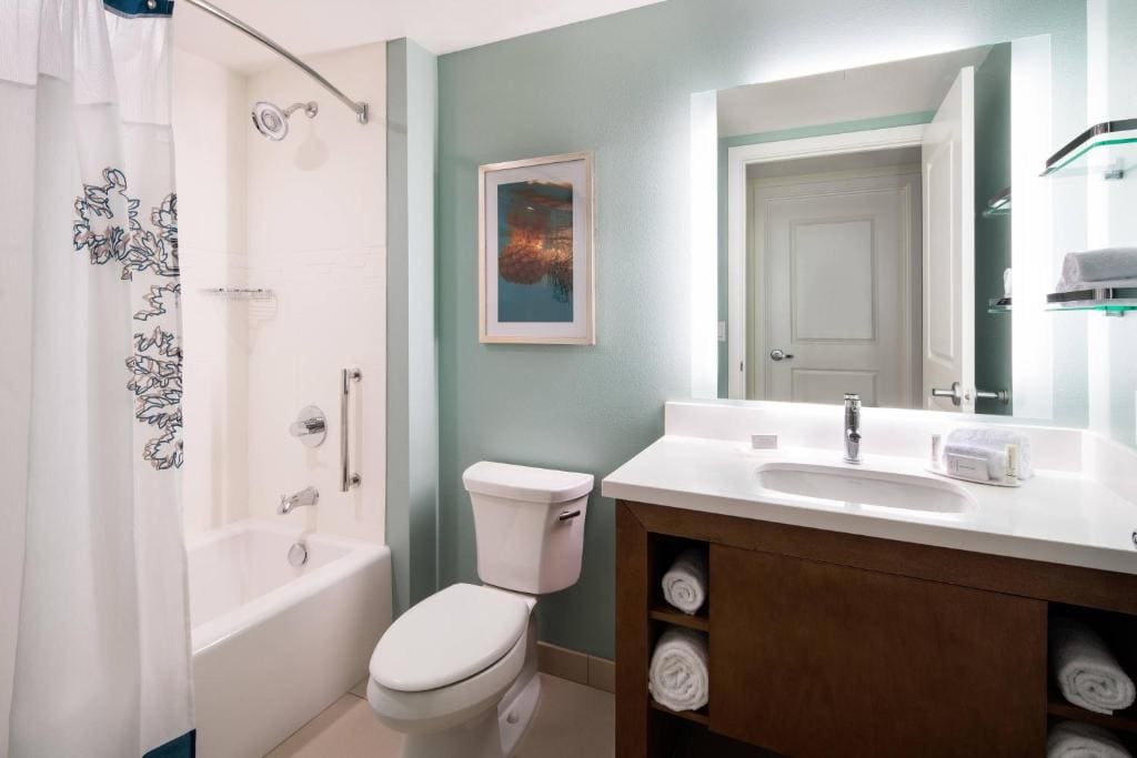 Two-Bedroom King Suite room - Image 3